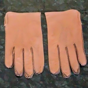 LEATHER Mens Tan Gloves detailed stitching + slit at the wrist 4 easy on…